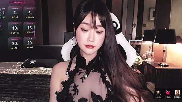 Aurora_-77 live show